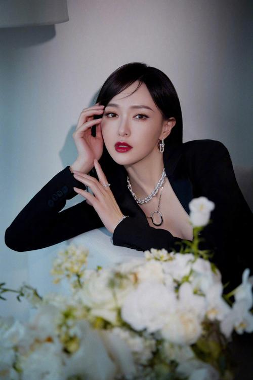 做美妆博主比做明星更快落？