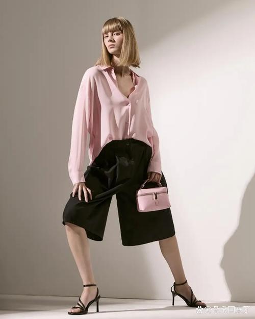 谁说只有Mini Bag才时髦,明天拎着大号包上班一样美!