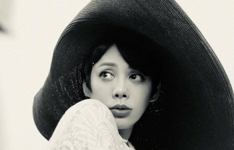 出道15年，为何她始终稳居顶流宝座？