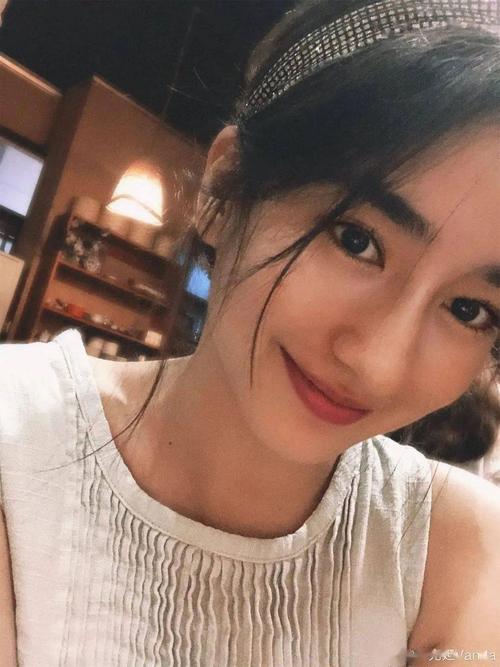 被称作“雨林精灵”的00后小花李宛妲，真的很宝藏！