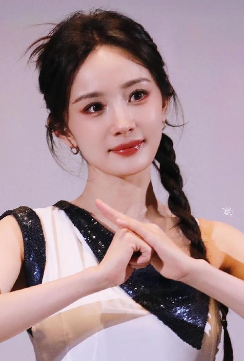 谁敢信,这是2025年的杨幂?!