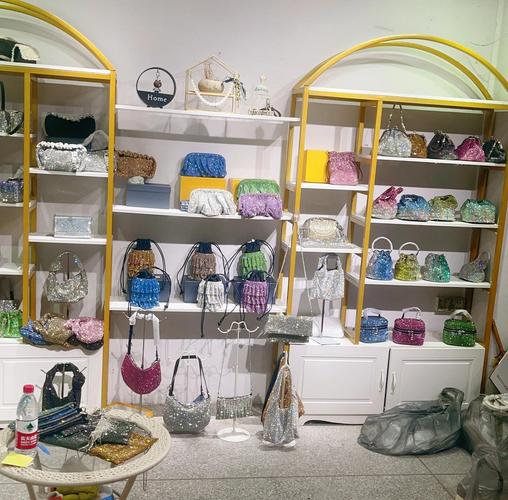 箱包加工工厂,女生包被砸的地方就是飞宇箱包加工工厂