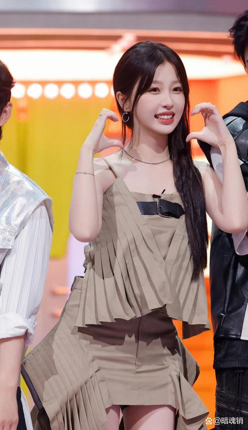 虞书欣:别拦着我,我还能再补补妆!