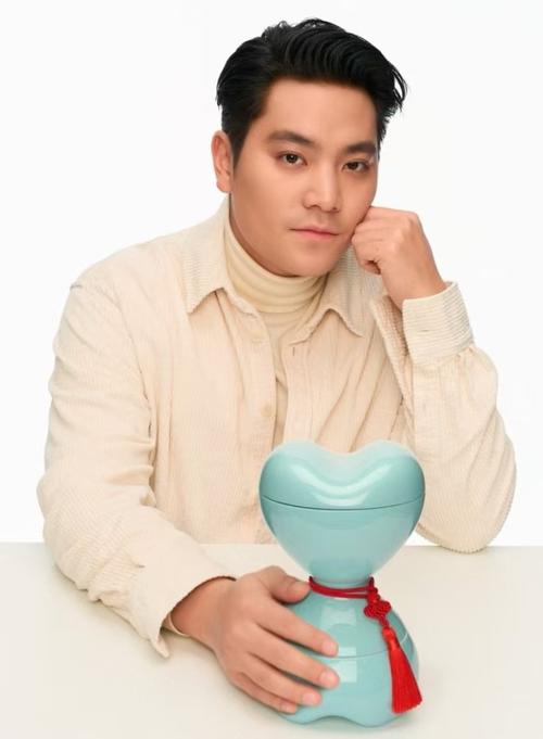 冬日惊喜揭秘 相伴温暖时光 FENDIDI设计师OSCAR王令尘邀您开启冬日萌趣世界