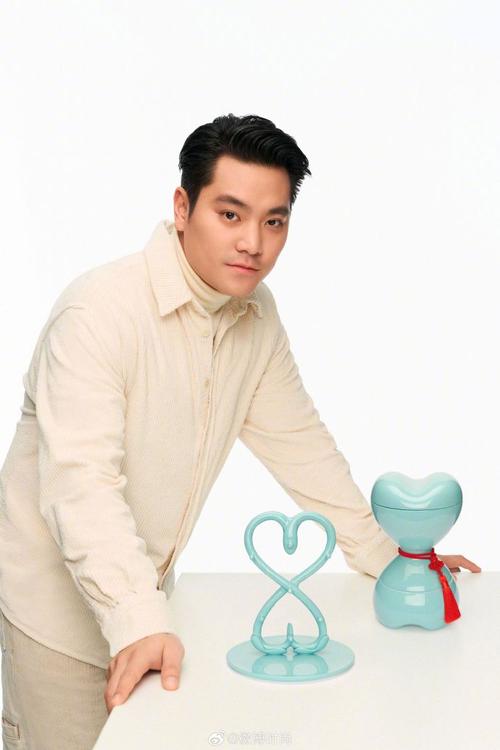 冬日惊喜揭秘 相伴温暖时光 FENDIDI设计师OSCAR王令尘邀您开启冬日萌趣世界