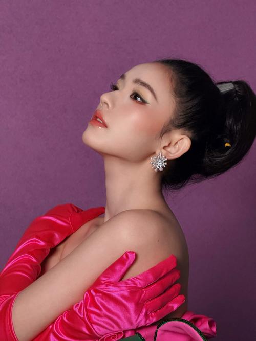 护唇膏和男友一样重要，不会选的话你学学林允！