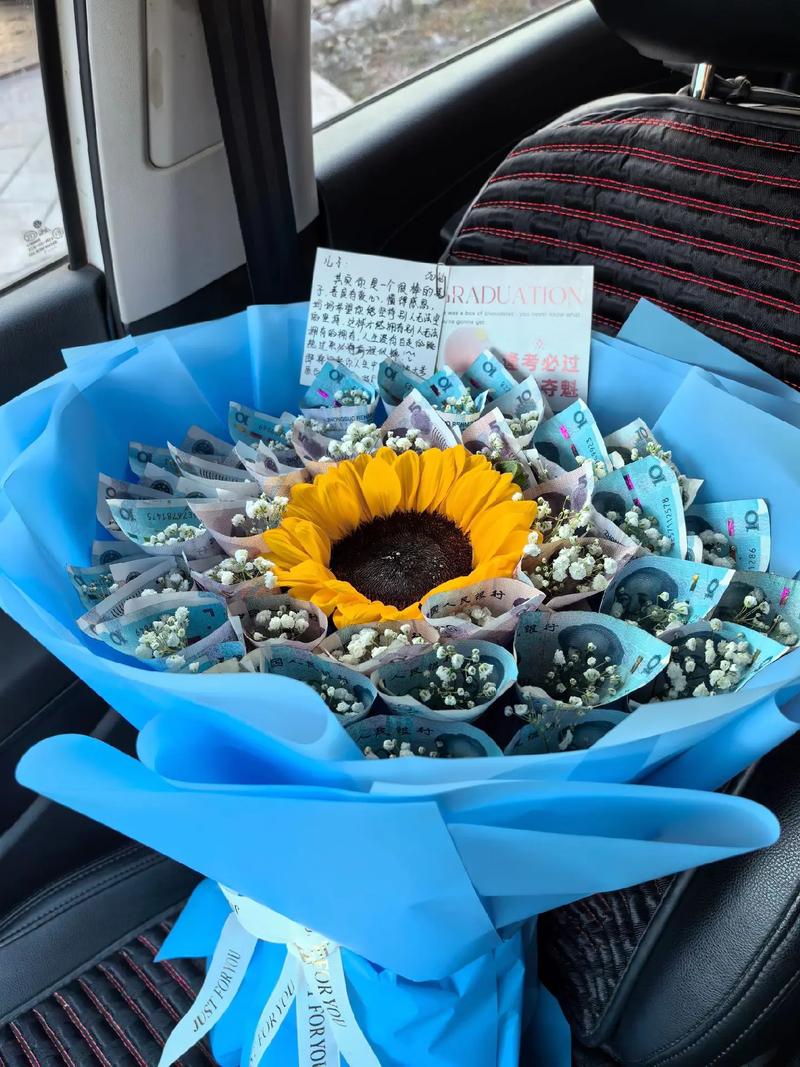 90秒｜你会花「真钱」购买「假时装」吗？