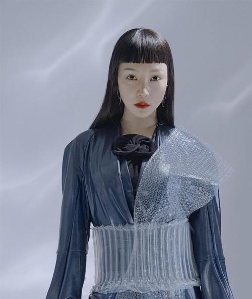 齐刘海回归,不过她这次有点不一样了?