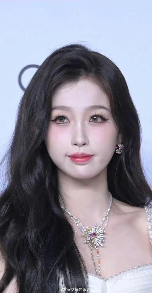 Get虞书欣同款妆容后,我自闭了.....