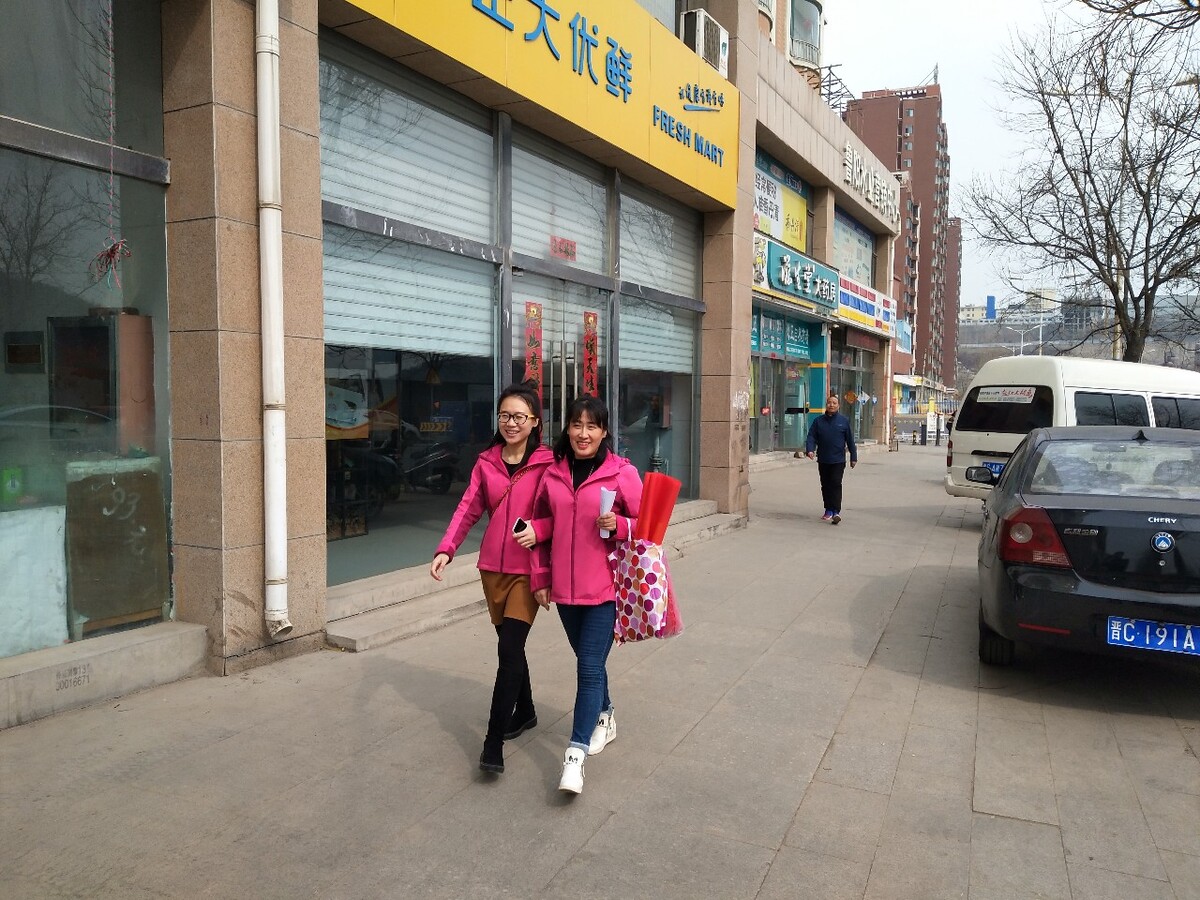 白沟箱包厂图片