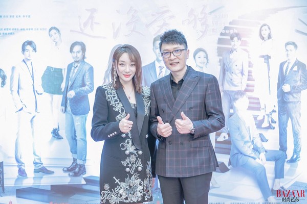 《还没爱够》总制片人刘斯斯与主题曲演唱者著名歌手樊凡合影.jpg-1600_1066