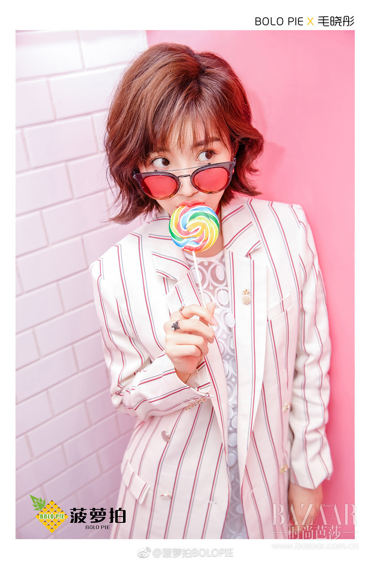 毛晓彤身着ba&sh Fedor Jacket西装外套,展现清新、甜美与帅气