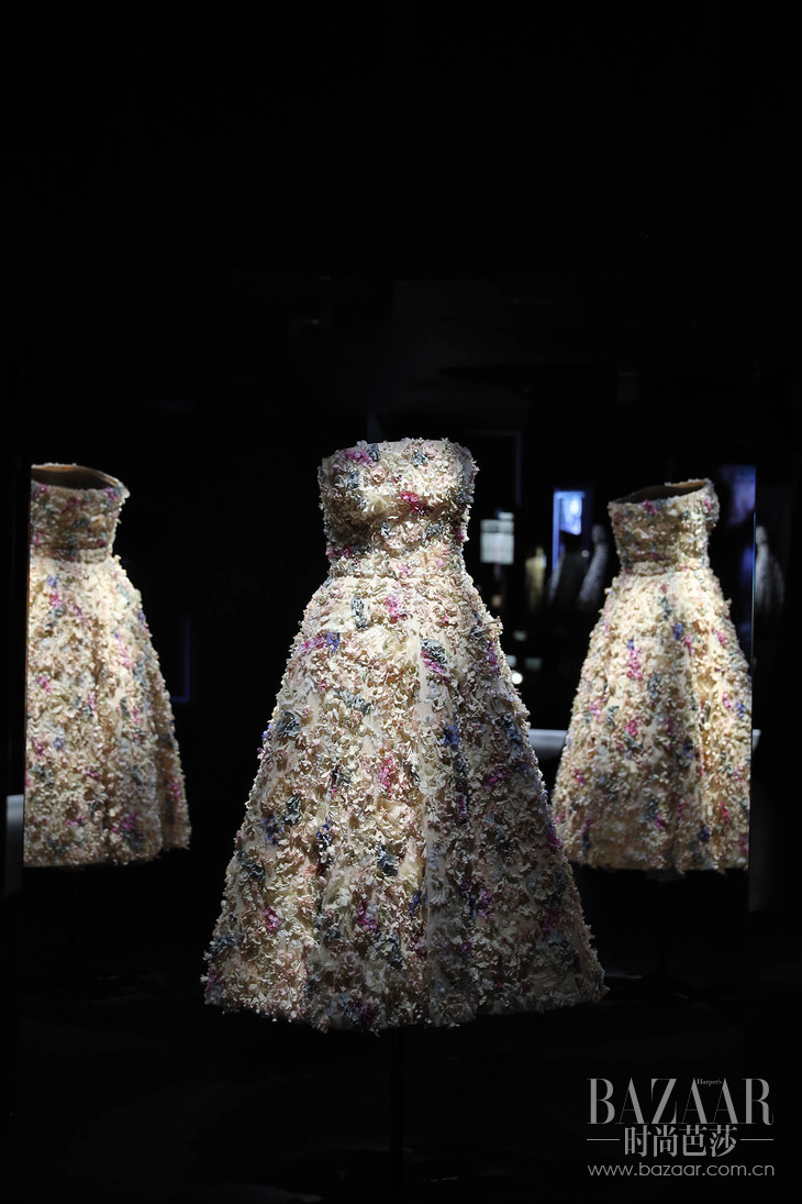 4.31 迪奥小姐礼服，一九四九春夏高级订制“幻象感”系列