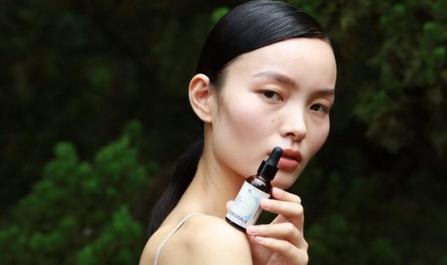 15 ESSENTIALS十五元素推出白玫瑰修护肌底精华油 精萃舒敏 臻奢御龄