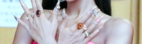 吉克隽逸：肤色黑就不能美？我就是人见人爱的黑珍珠momoko!