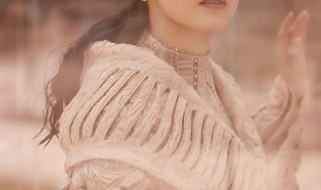 长成她这样,才敢叫“美人天花板”吧?
