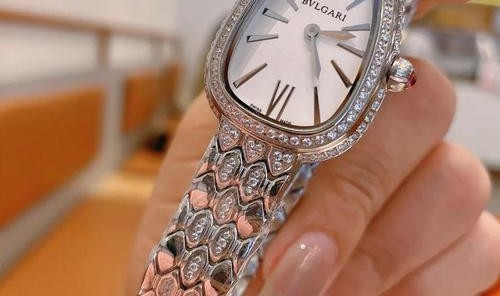 看BVLGARI、CHANEL、DUFOUR如何将不安分的双圈表带缠绕腕间