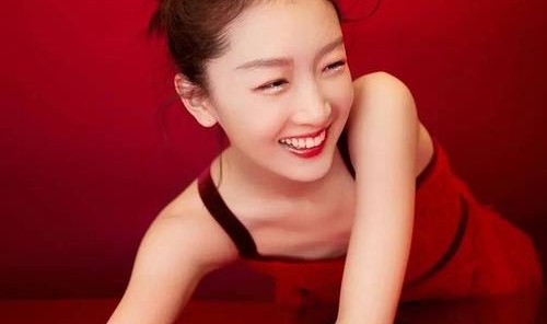 周冬雨的贝壳装小个子爱了吗?戚薇的“脸衣”有点妙啊!