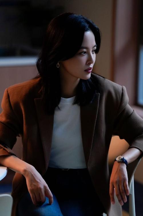 向心而行 自有所成 万宝龙品牌大使辛芷蕾自信演绎宝曦系列腕表新作