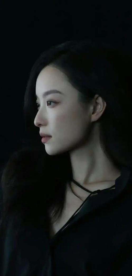 行走归来，除了被净化的心灵，皮肤要同倪妮般依旧白皙！