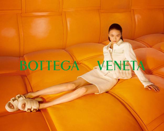 Bottega Veneta甄选橙橘色单品打造2022新春系列