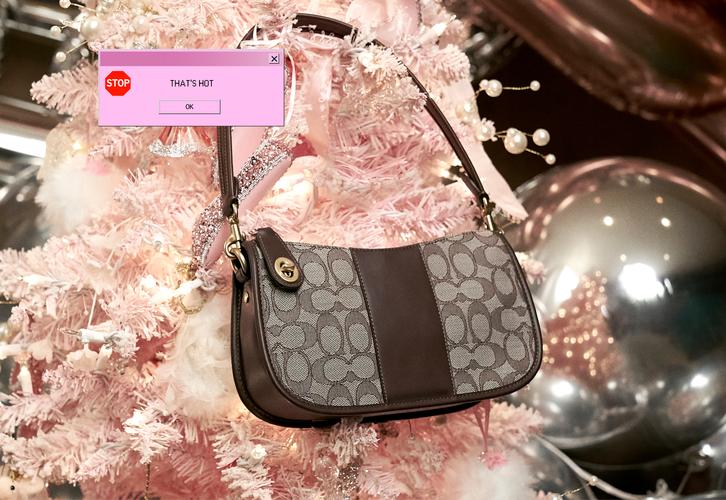 Coach推出假日特别系列Swinger手袋