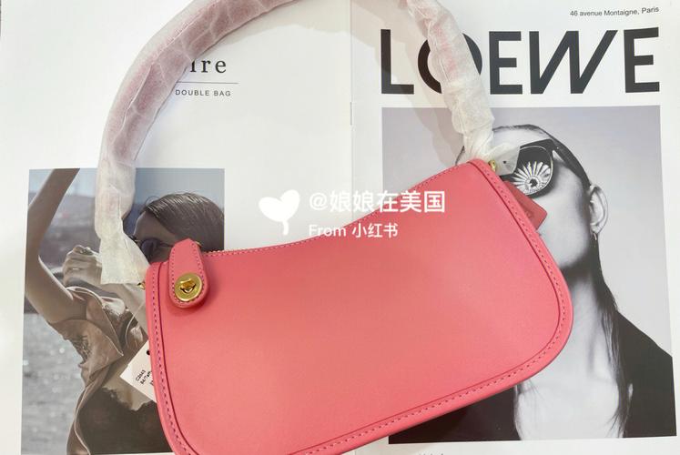 Coach推出假日特别系列Swinger手袋