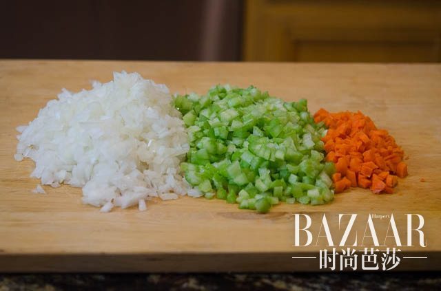 classic-bread-stuffing-072