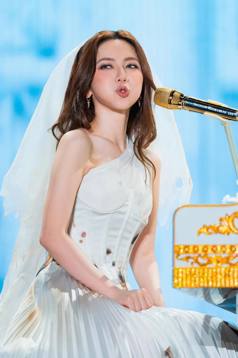 全能唱作天后G.E.M.邓紫棋 成为碧欧泉女士亚太区代言人