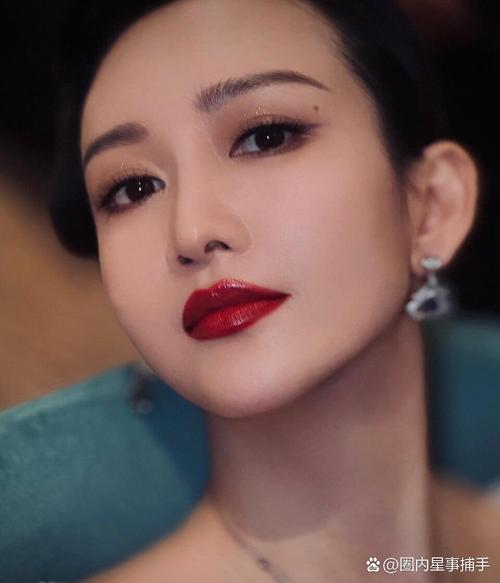 别再为年底Party化什么妆犹豫了,王鸥版猫女妆帮你做决定!
