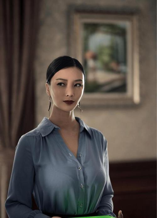 嫁入Givenchy之后,50岁的她重新出道