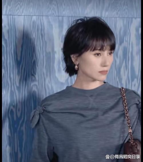 嫁入Givenchy之后,50岁的她重新出道