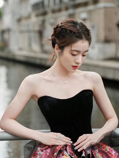 别给张雪迎的眉毛“添砖加瓦”啦！本身的野生眉不好看吗？