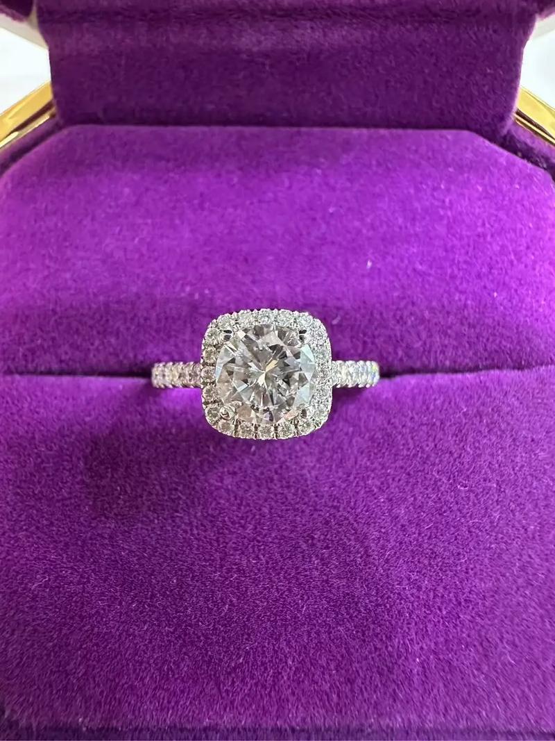 一克拉以下的钻石不值得买?看过这些精妙的镶嵌再决定……