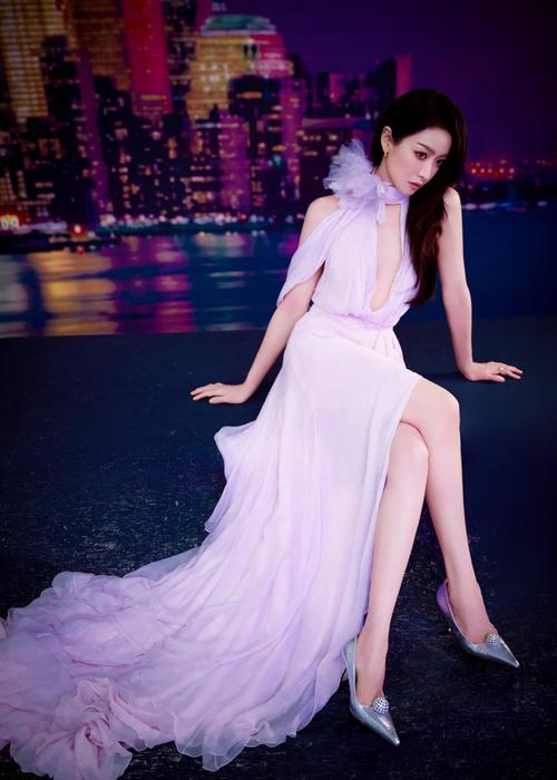 Angelababy丝绒裙够你夸吗,宋茜这镂空也太精致了吧?