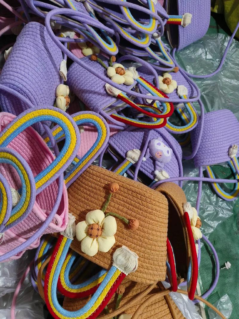 包包制作工厂,优雅工艺定做箱包投资金额与品牌规模有关