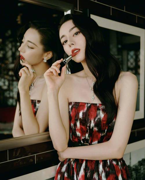 新年唇色如何稳赢不输?Angelababy和热巴教你美得毫不费力!