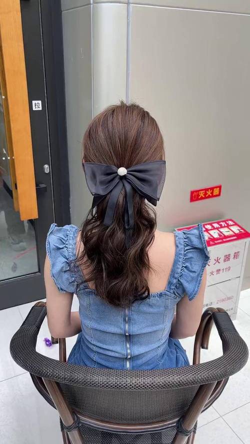 只会扎马尾?这几款简易发髻必定让你心动不已!