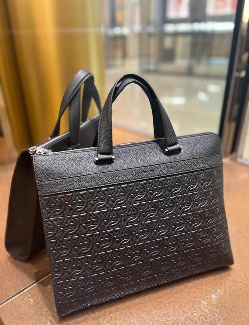 男士公文包奢侈品那里买,男士公文包怎么选?登喜路最适合你