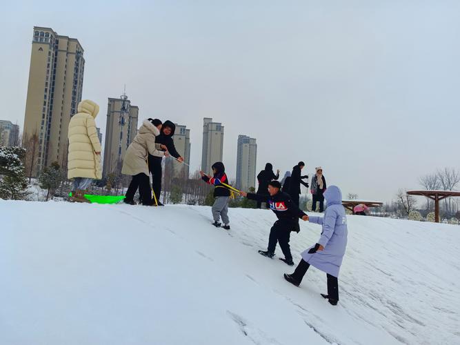 2020年小寒迎来大雪纷飞，户外溜溜穿什么好呢？_1